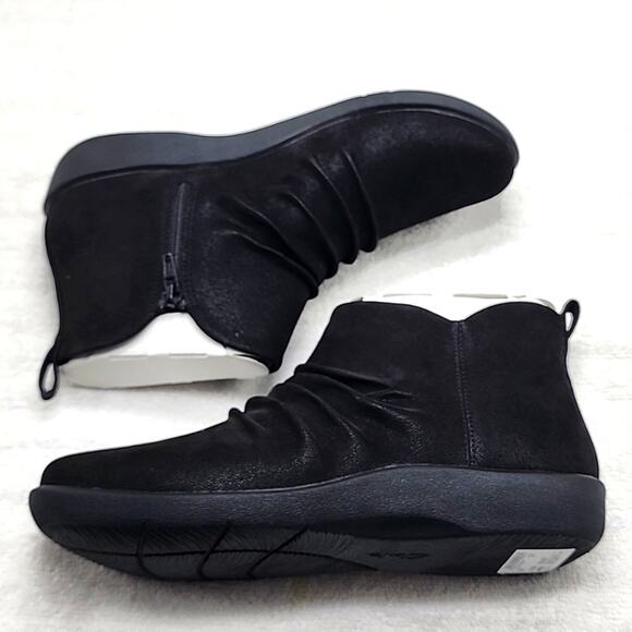 CLARKS CLOUDSTEPPERS●SILLIAN GEMMA BLACK ANKLE BOOTS■LADIES 8 ●WIDE●NWB●CUTE● - Picture 5 of 16